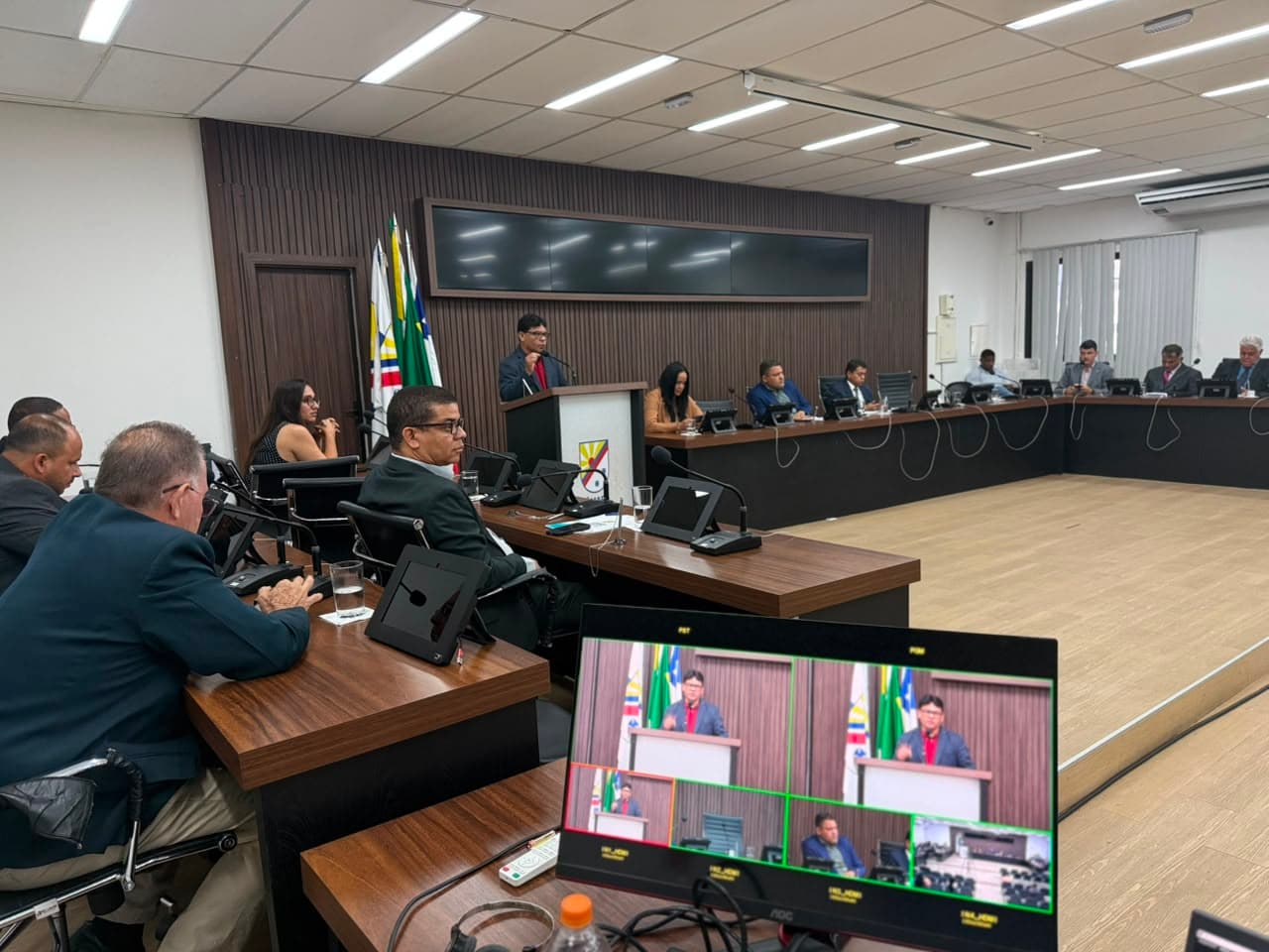 Sessão da Câmara de Teixeira de Freitas que aprovou o projeto do Refis 2026.