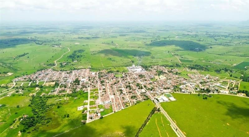 Vista aérea de Ibirapuã em fotografia divulgada pela Prefeitura em dezembro de 2025. Imagem de arquivo.