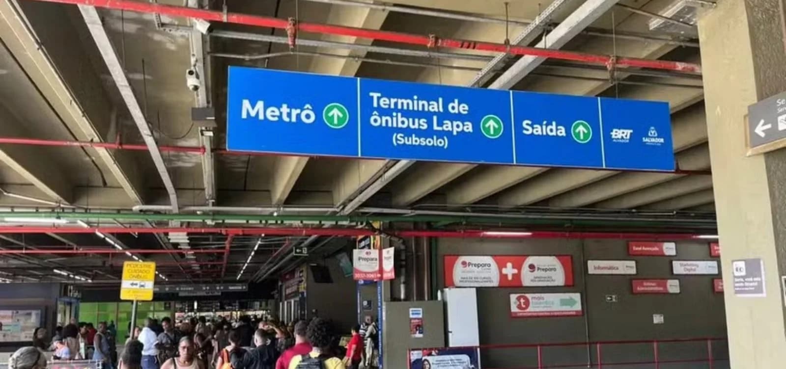 Estação da Lapa, em Salvador; obras alteram locais de embarque e desembarque.