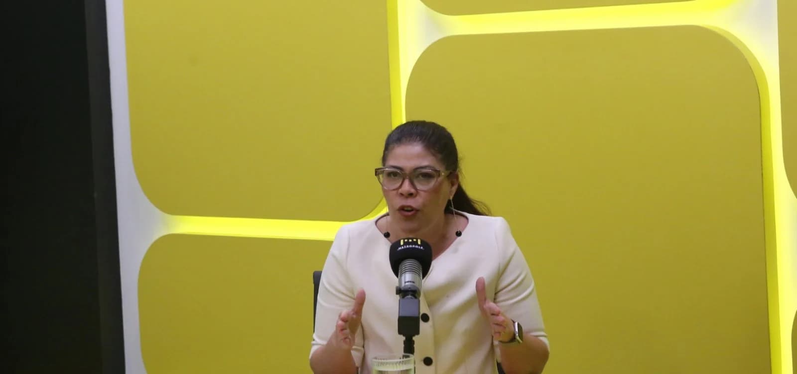 Defensora pública Camila Canário em registro divulgado na orientação sobre o acesso às urnas.