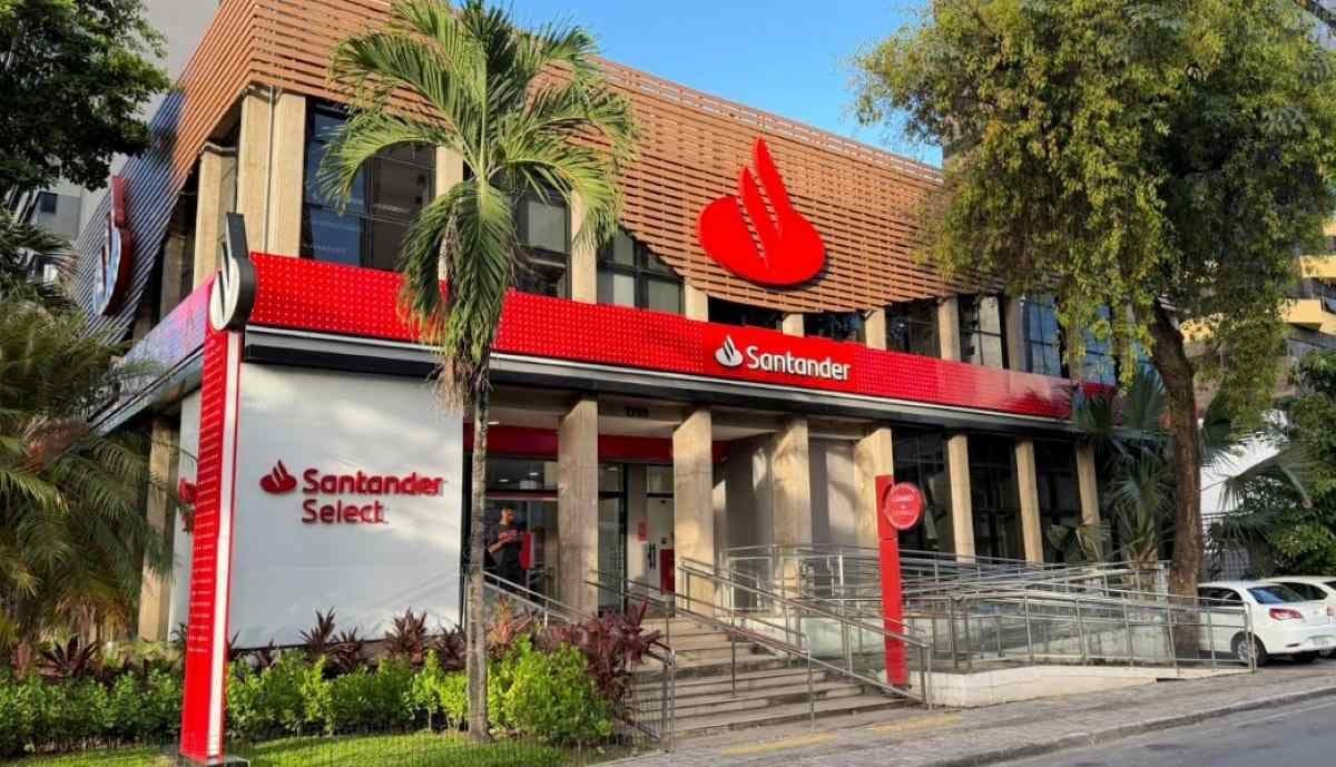 Santander divulga oportunidades em atendimento a pessoas e empresas