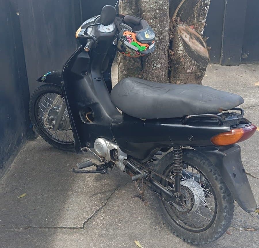 Moto sem placa e com numerações suprimidas é apreendida no Eixo Sul