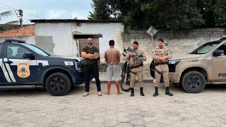 Equipes policiais em registro divulgado sobre a recuperação de bens furtados em Posto da Mata.