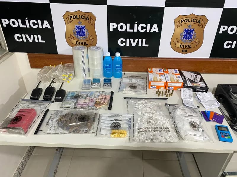 Investigação leva polícia a residência com drogas e munições em Eunápolis