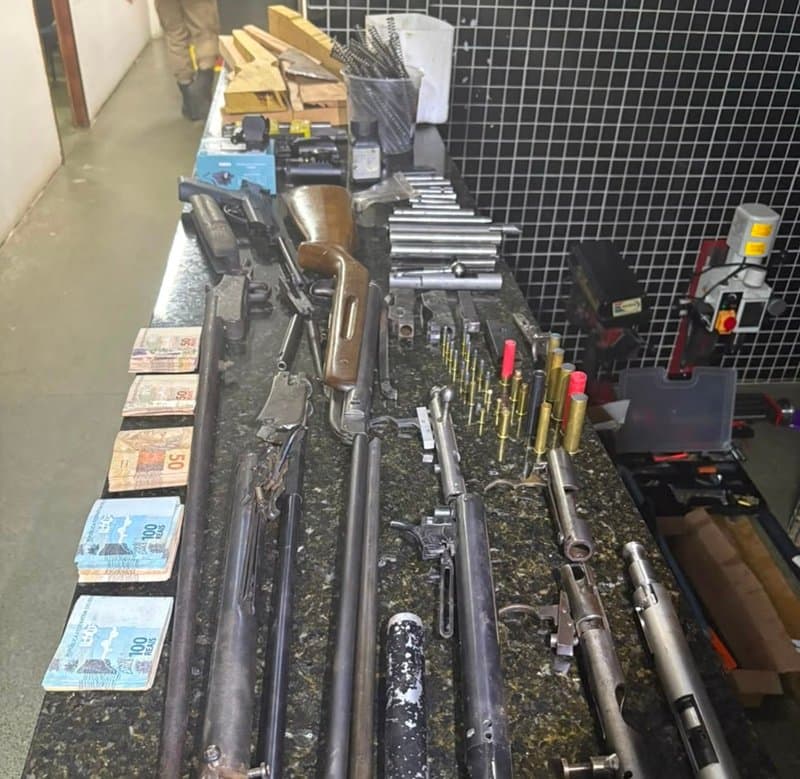 Polícia investiga suspeita de fabricação clandestina de armas em Itamaraju