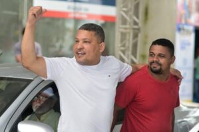 Campanha de Jonatas Santos reúne apoiadores em avenida de Teixeira