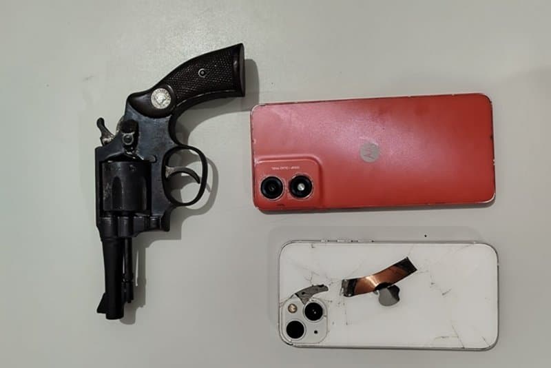 Revólver é apreendido em abordagem a adolescentes em Posto da Mata