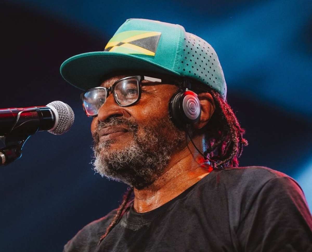 Edson Gomes é internado após apresentação em Salvador