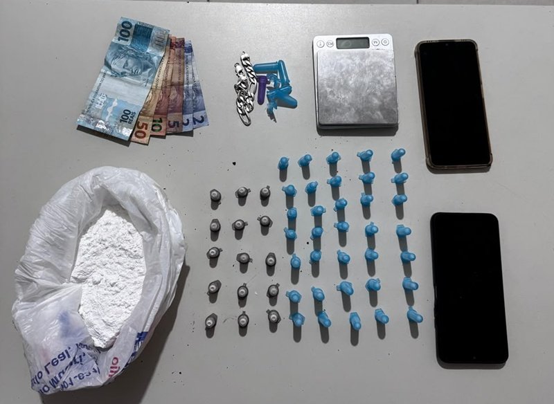 Ação policial apreende substância semelhante a cocaína no Cidade Alta