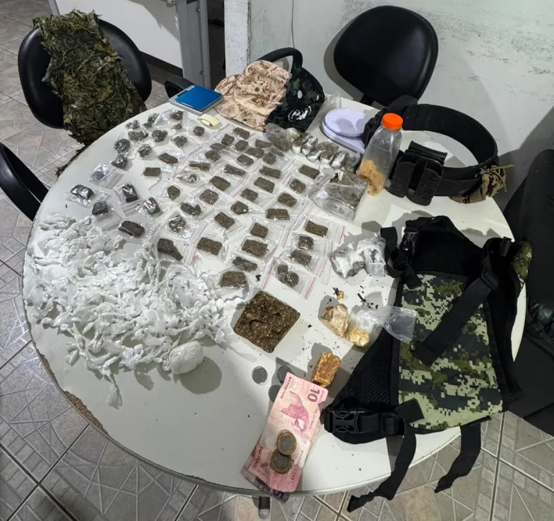 Ação em imóvel de Alcobaça termina com apreensão de drogas, segundo a PM