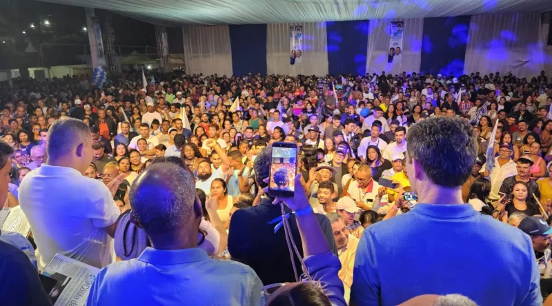 Jonatas Santos apresenta projeto de disputa federal em ato no Bela Vista