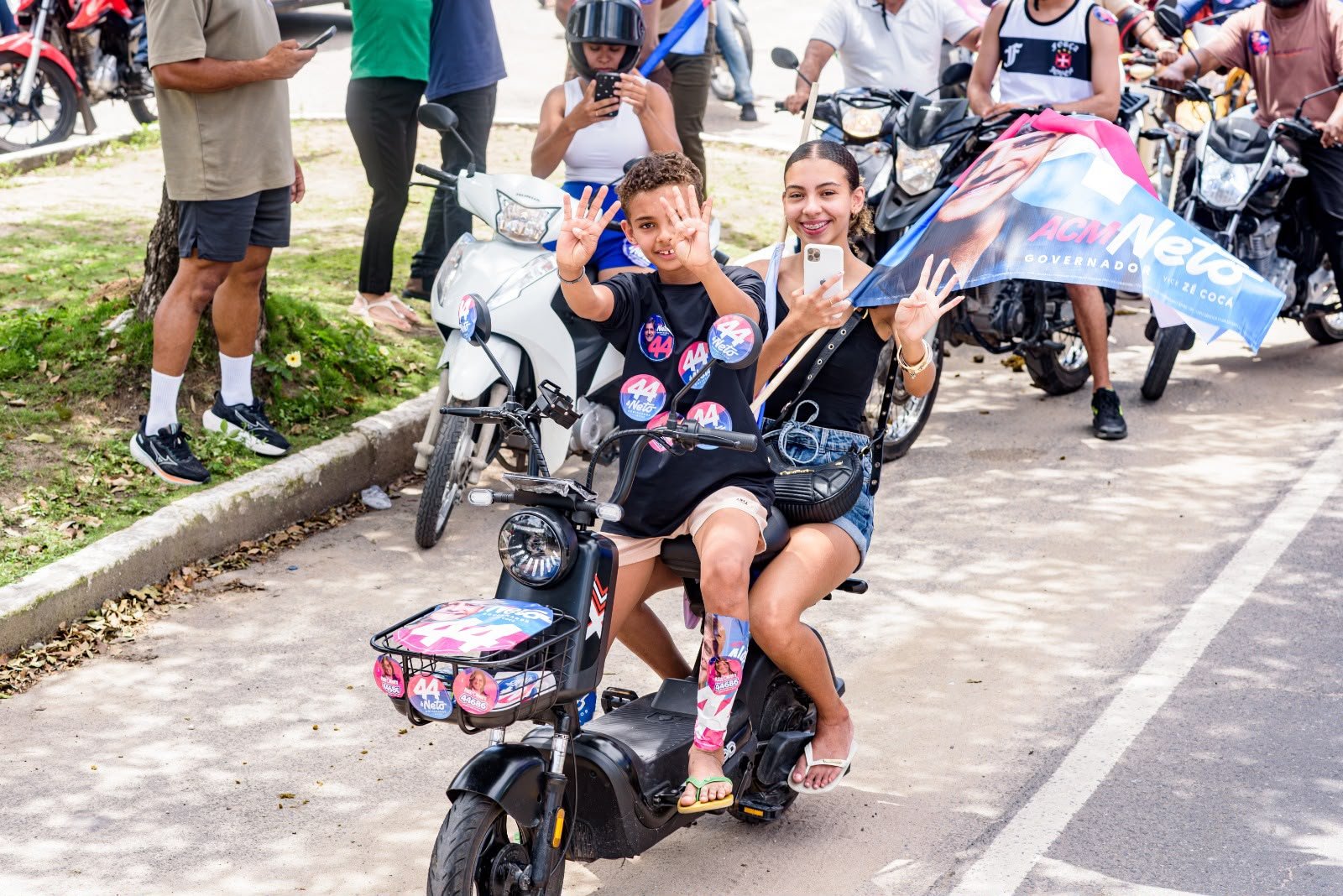 Carreata em Teixeira reúne Jonatas Santos, ACM Neto e João Roma