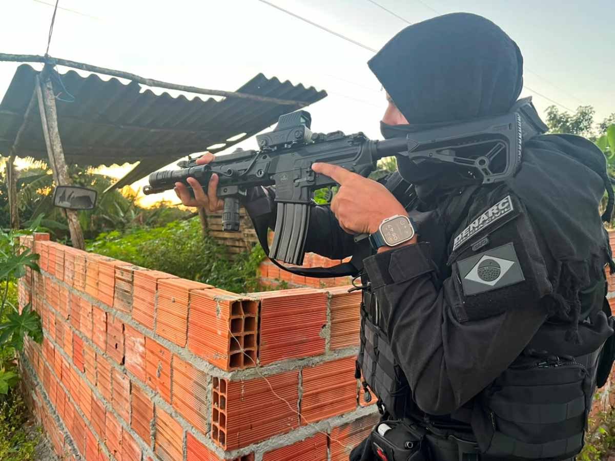 Alvo de operação morre após ser baleado em Salvador