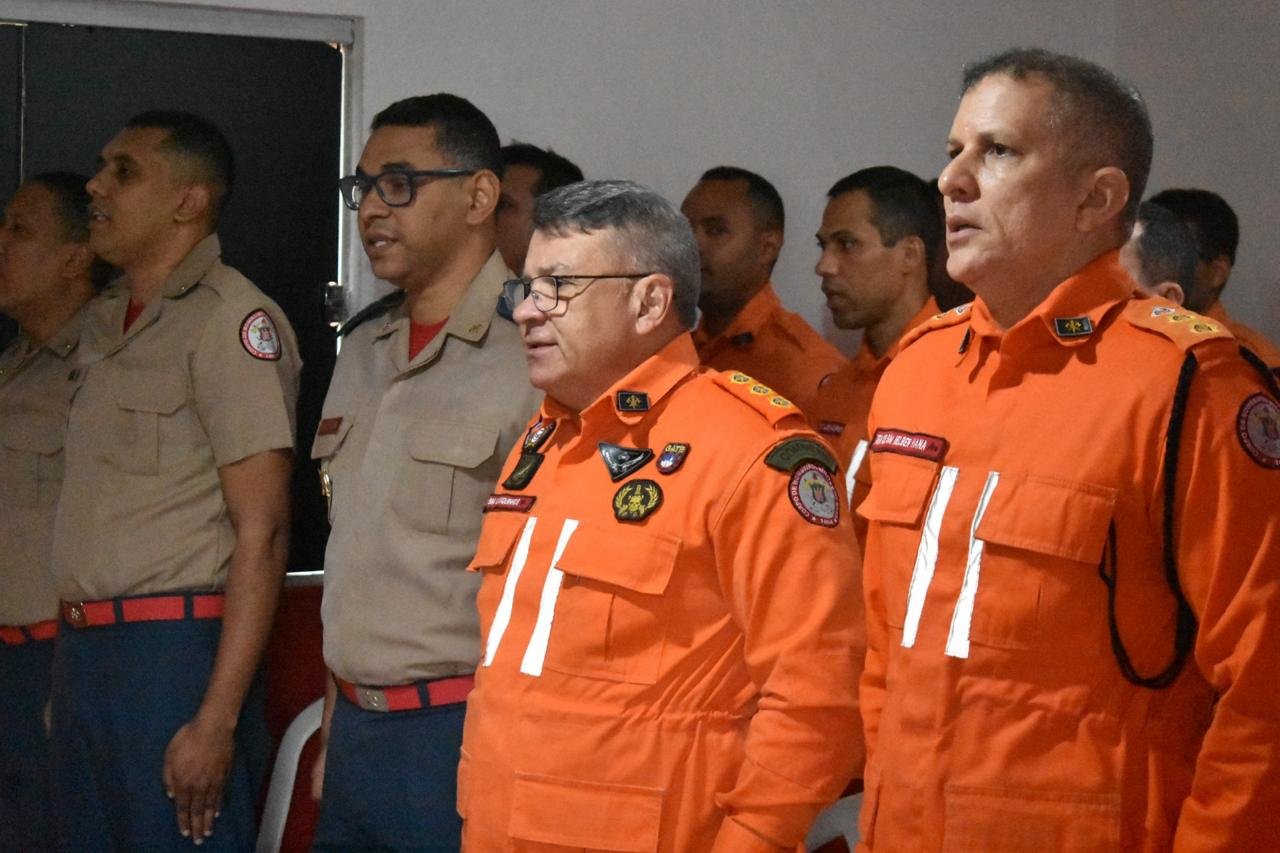 Visita regional ao 18º BBM inclui homenagens e inspeção das instalações