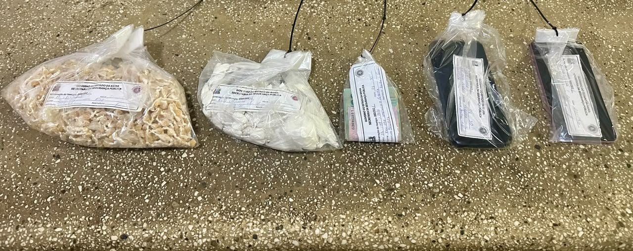 Três pessoas são conduzidas após apreensão de drogas na Jaqueira