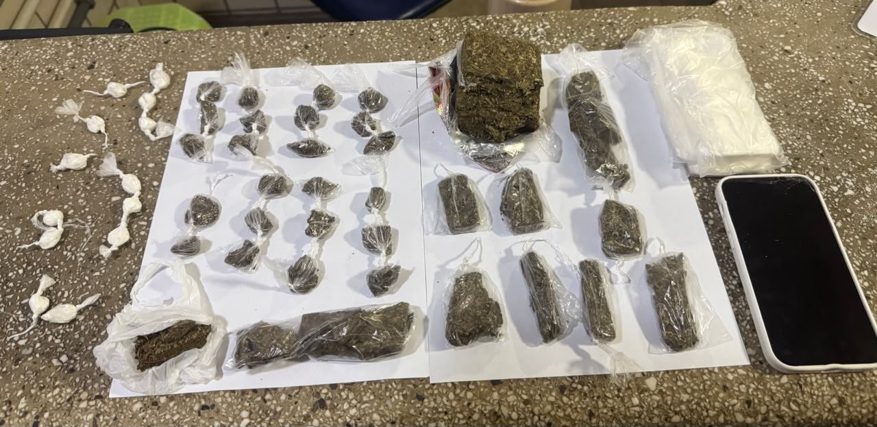Abordagem a adolescente leva PM a apreender drogas em Teixeira de Freitas