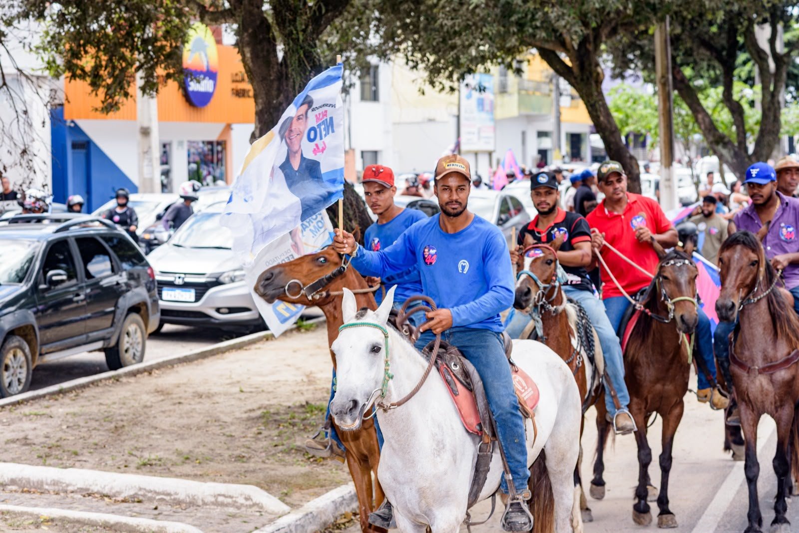 Carreata em Teixeira reúne Jonatas Santos, ACM Neto e João Roma