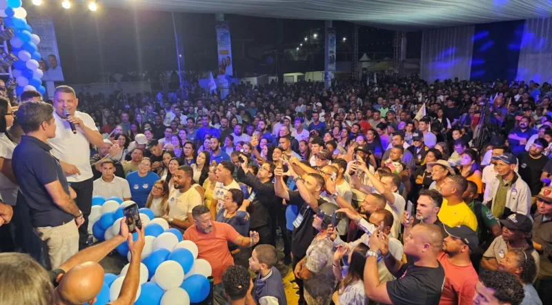 Jonatas Santos apresenta projeto de disputa federal em ato no Bela Vista